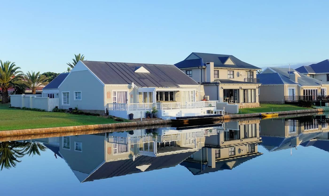 Luxury Homes in New York: Manhattan Penthouses, Tribeca Lofts, and Hamptons Estates