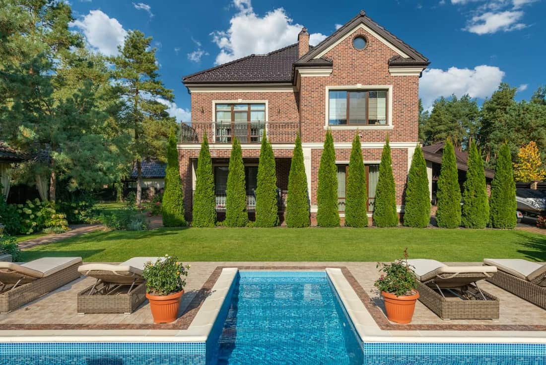 Buying Property in Dubai: A Guide to Palm Jumeirah, Emirates Hills, and Downtown